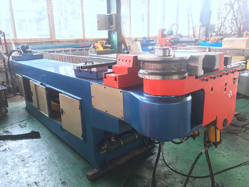 手動液壓彎管機(jī)的主要原理